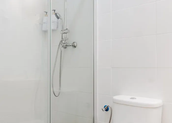Quarto em Acomodações Particulares - Sabino De Sousa 1 Andar
