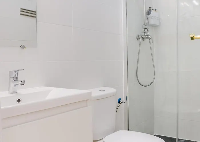 Quarto em Acomodações Particulares - Sabino De Sousa 1 Andar *
