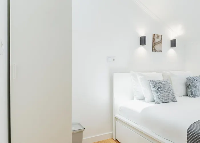 Quarto em Acomodações Particulares - Sabino De Sousa 1 Andar
