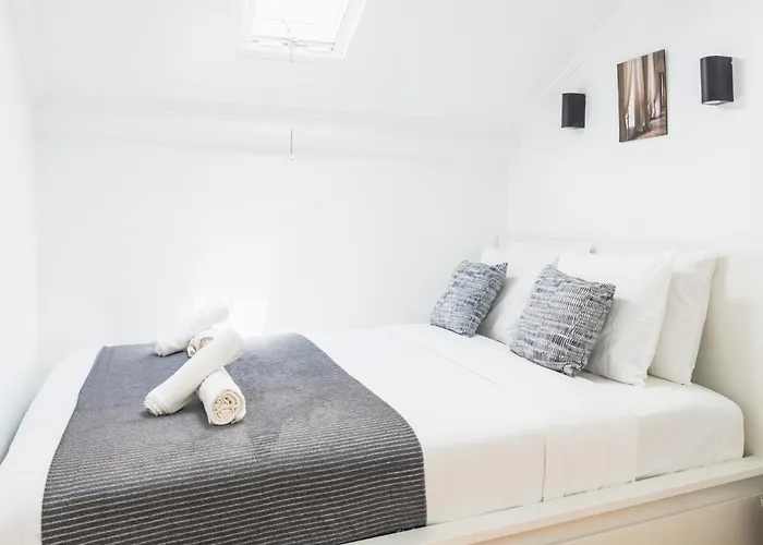 Quarto em Acomodações Particulares - Sabino De Sousa 1 Andar Lisboa