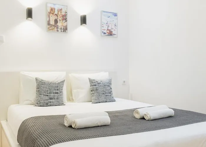 Quarto em Acomodações Particulares - Sabino De Sousa 1 Andar