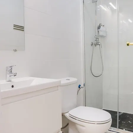 Quarto em Acomodações Particulares - Sabino De Sousa 1 Andar *